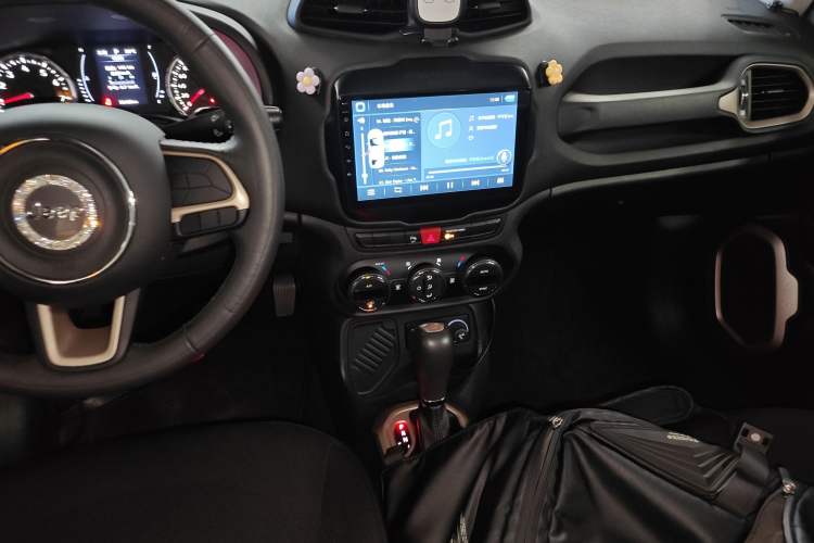 Used Jeep Renegade 2017 180T Automatic Jingneng Edition Audio And AC Panel