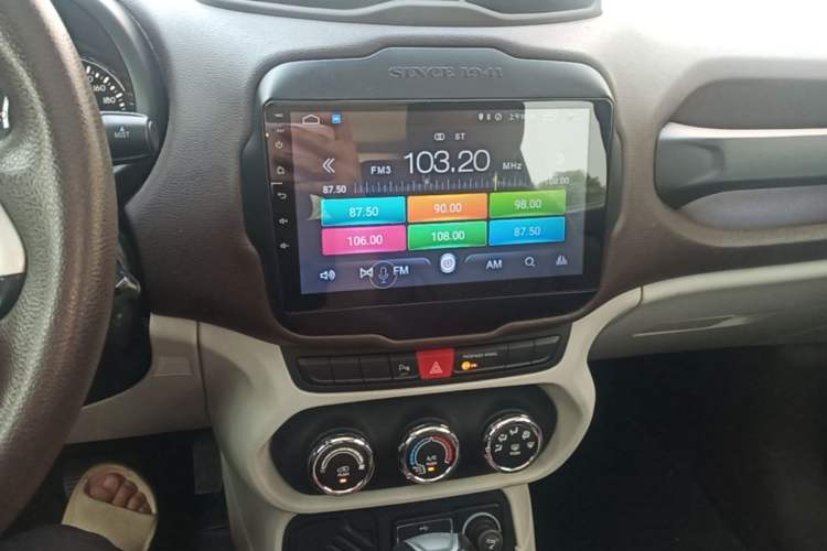 Used Jeep Renegade 2017 180T Automatic High-Energy Version Audio And AC Panel