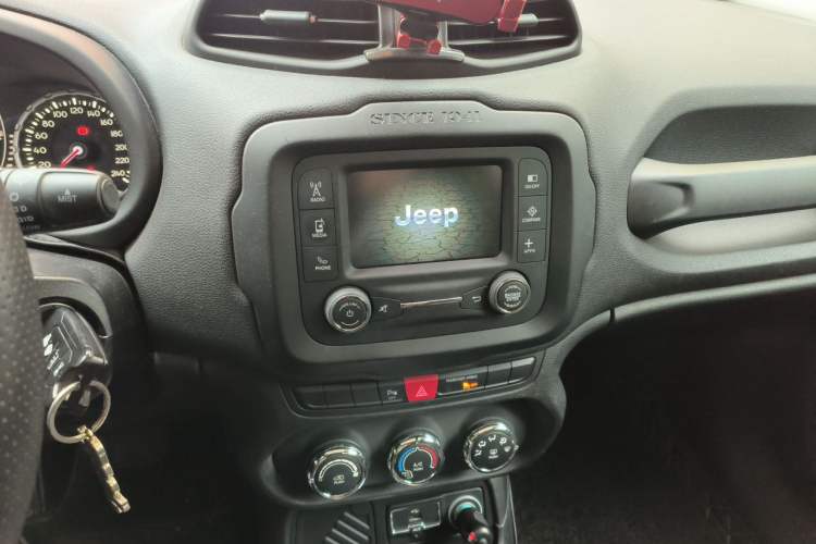 Used Jeep Renegade 2017 180T Automatic High-Energy Version Audio And AC Panel