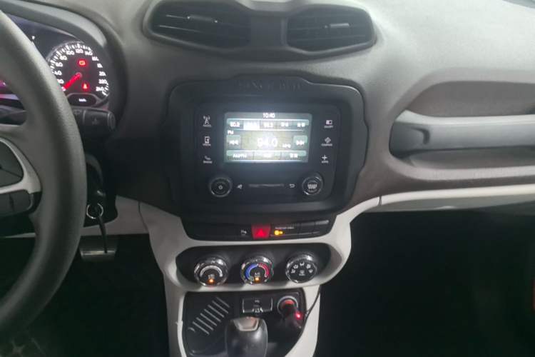 Used Jeep Renegade 2017 180T Automatic High-Energy Version Audio And AC Panel