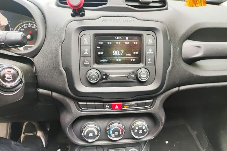 Used Jeep Renegade 2017 180T Automatic High-Energy Version Audio And AC Panel