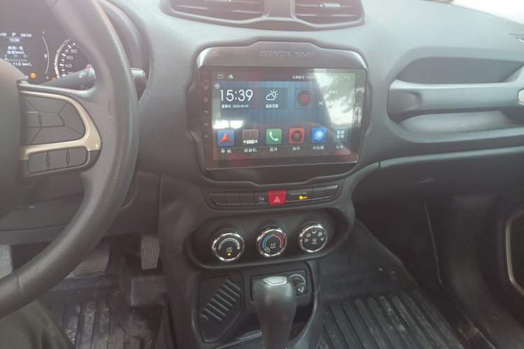 Used Jeep Renegade 2017 180T Automatic High-Energy Version Audio And AC Panel