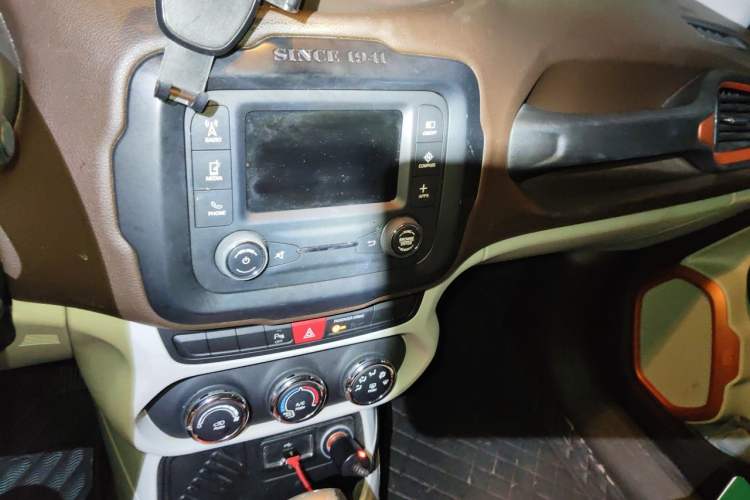 Used Jeep Renegade 2017 180T Automatic High-Energy Version Audio And AC Panel