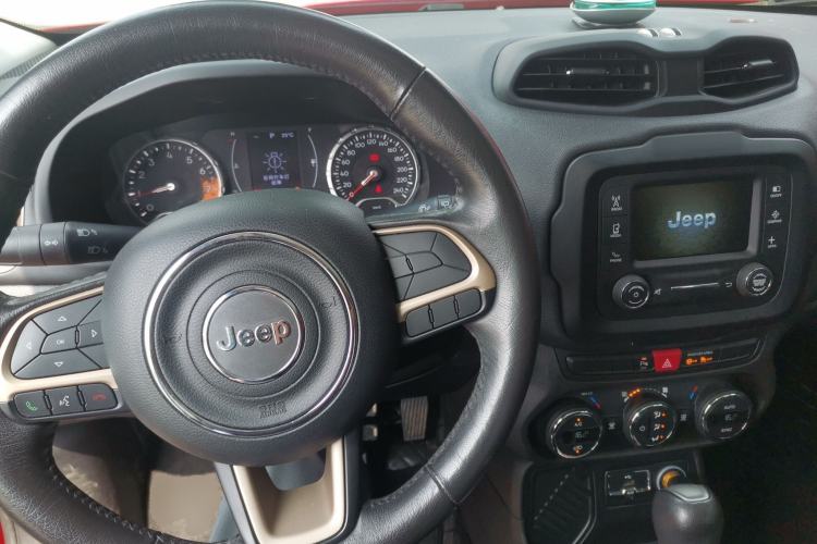 Used Jeep Renegade 2017 180T Automatic High-Energy Version Center Console