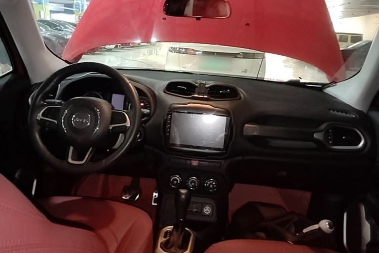 Used Jeep Renegade 2017 180T Automatic High-Energy Version Center Console
