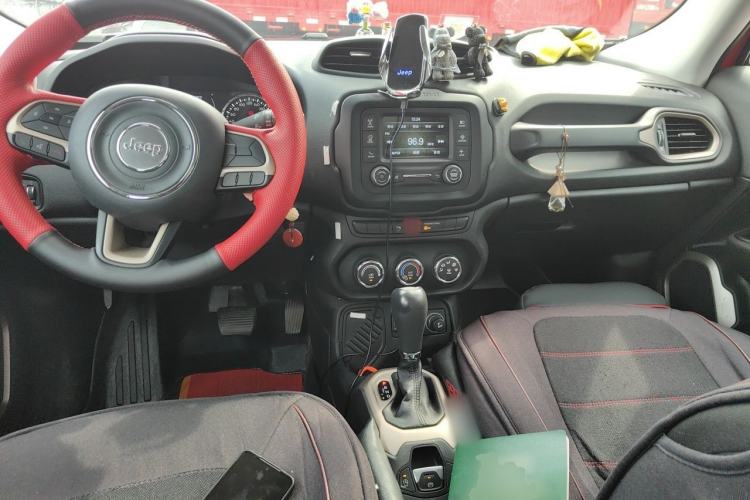 Used Jeep Renegade 2017 180T Automatic High-Energy Version Center Console