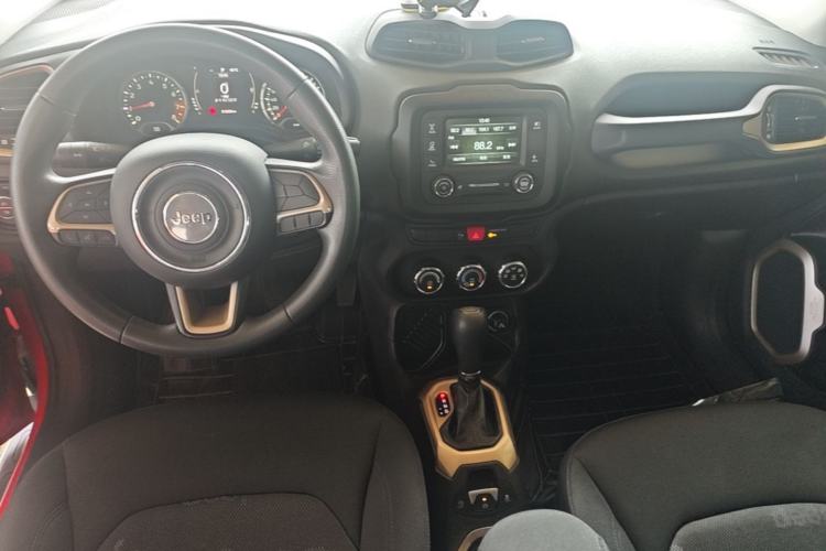 Used Jeep Renegade 2017 180T Automatic High-Energy Version Center Console