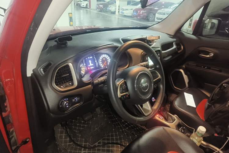 Used Jeep Renegade 2017 180T Automatic High-Energy Version Center Console