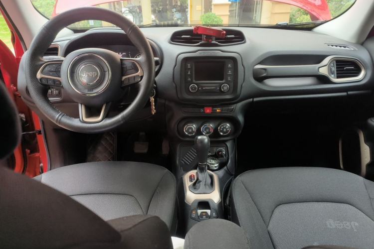 Used Jeep Renegade 2017 180T Automatic High-Energy Version Center Console