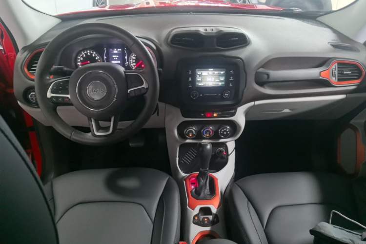 Used Jeep Renegade 2017 180T Automatic High-Energy Version Center Console