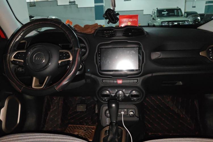 Used Jeep Renegade 2017 180TS Automatic Four-Wheel Drive Superior Edition Center Console