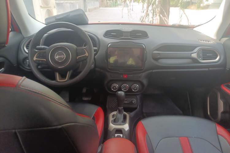 Used Jeep Renegade 2017 180T Automatic High-Energy Version Center Console