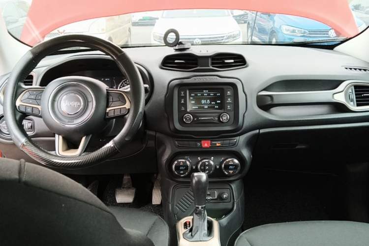 Used Jeep Renegade 2017 180T Automatic Jingneng Edition Center Console