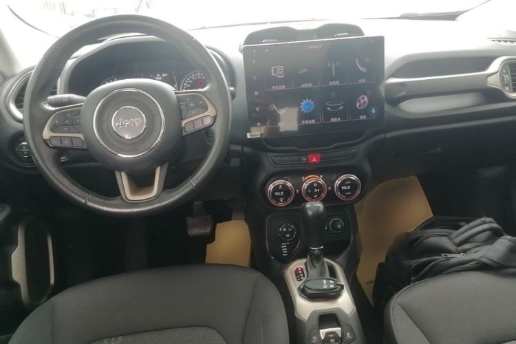Used Jeep Renegade 2017 180TS Automatic Four-Wheel Drive Superior Edition Center Console