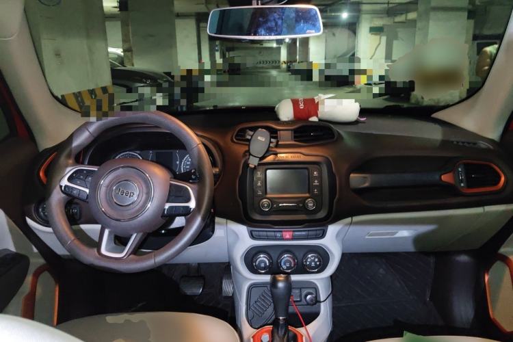 Used Jeep Renegade 2017 180T Automatic High-Energy Version Center Console