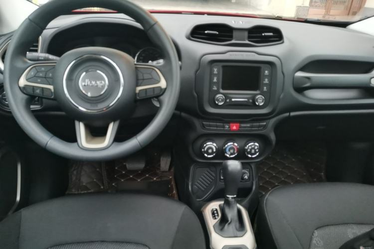 Used Jeep Renegade 2017 180T Automatic High-Energy Version Center Console