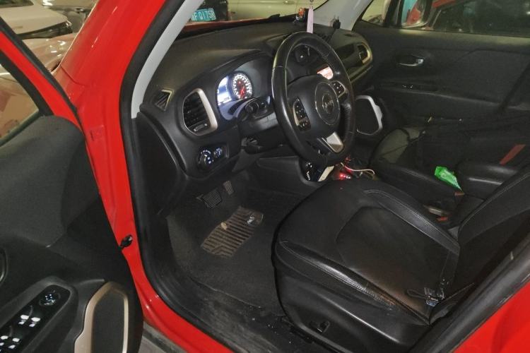 Used Jeep Renegade 2017 180TS Automatic All-Wheel Drive Versatile Edition Driver Seat