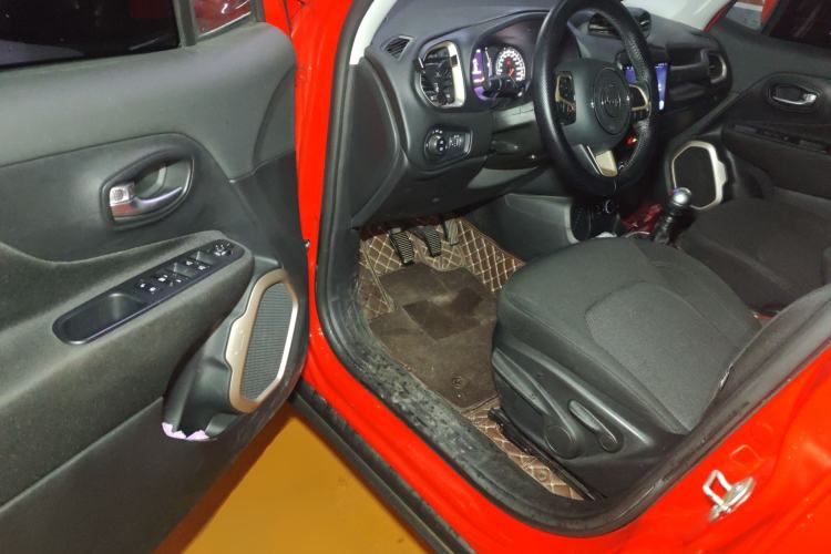 Used Jeep Renegade 2017 180T Manual Kinetic Edition Driver Seat