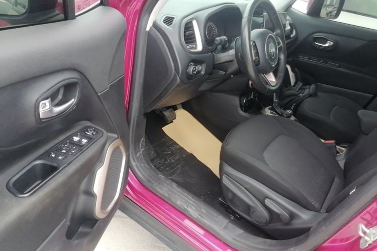 Used Jeep Renegade 2017 180TS Automatic Four-Wheel Drive Superior Edition Driver Seat