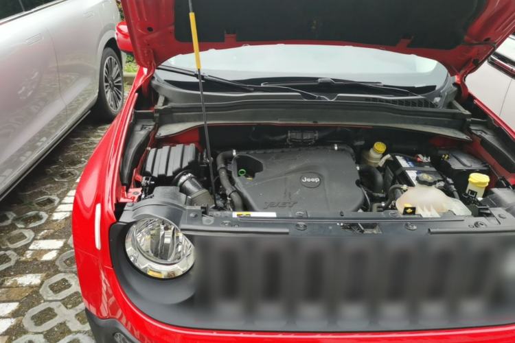 Used Jeep Renegade 2017 180T Automatic High-Energy Version Engine Bay Right