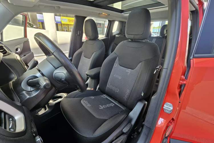 Used Jeep Renegade 2017 180T Automatic Jingneng Edition Exterior 11