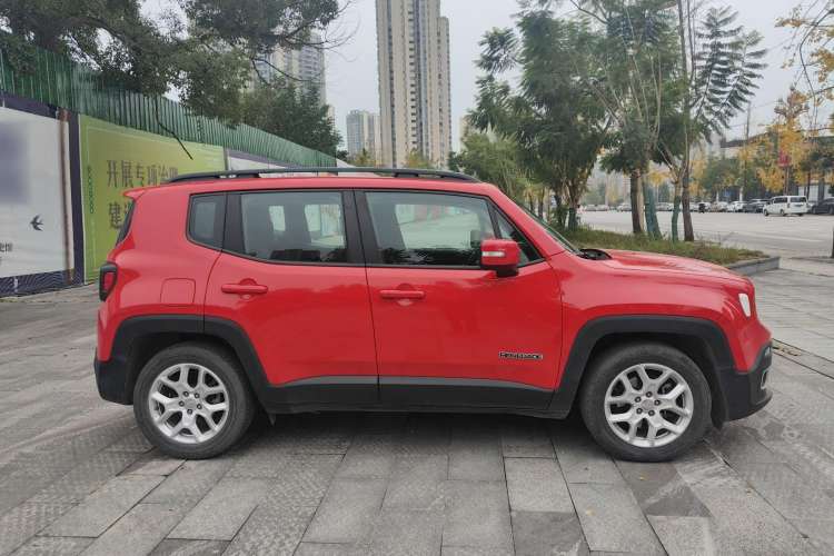 Used Jeep Renegade 2017 180T Automatic High-Energy Version Exterior 2