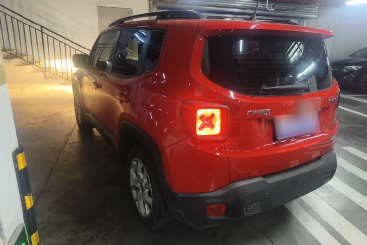 Used Jeep Renegade 2017 180T Automatic High-Energy Version Exterior 2