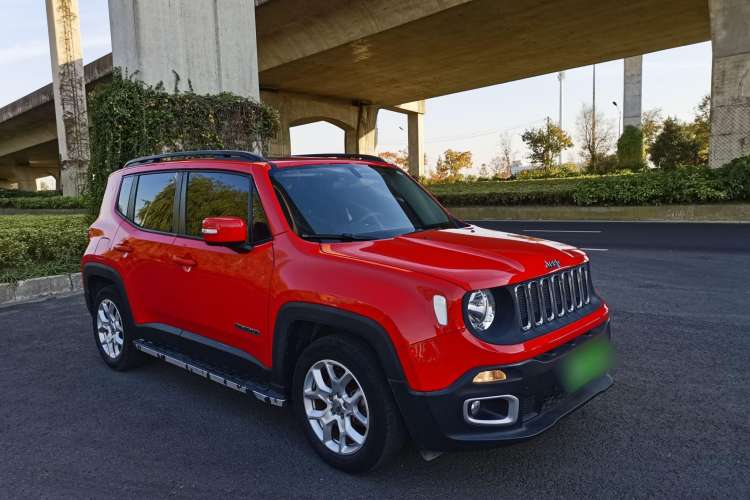Used Jeep Renegade 2017 180T Automatic High-Energy Version Exterior 2