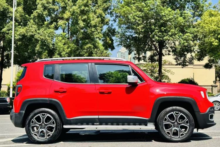 Used Jeep Renegade 2017 180TS Automatic All-Wheel Drive Versatile Edition Exterior 2