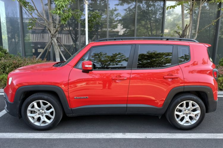 Used Jeep Renegade 2017 180T Automatic High-Energy Version Exterior 3
