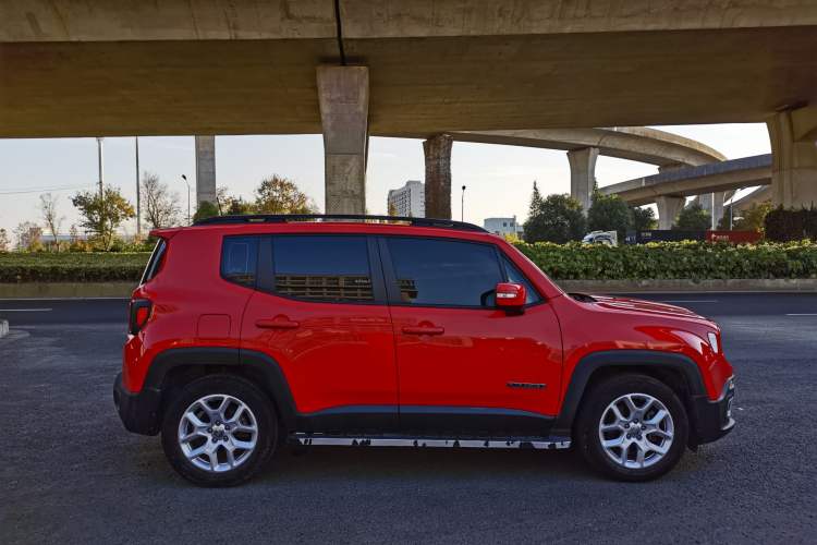 Used Jeep Renegade 2017 180T Automatic High-Energy Version Exterior 3
