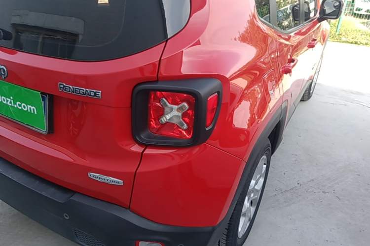 Used Jeep Renegade 2017 180T Automatic High-Energy Version Exterior 3