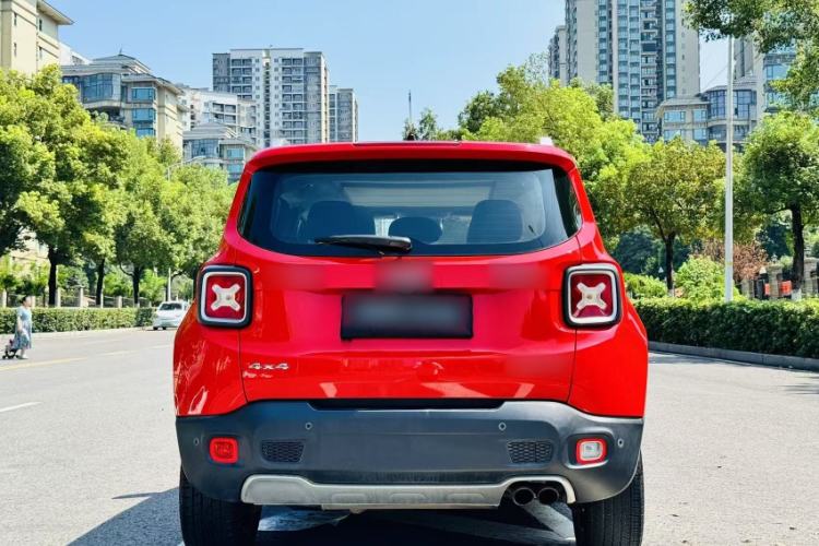 Used Jeep Renegade 2017 180TS Automatic All-Wheel Drive Versatile Edition Exterior 5