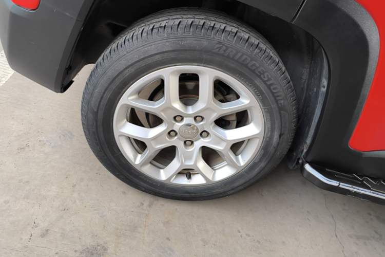 Used Jeep Renegade 2017 180T Automatic Jingneng Edition Exterior 5