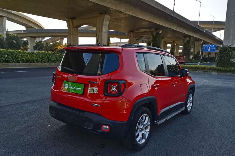 Used Jeep Renegade 2017 180T Automatic High-Energy Version Exterior 7