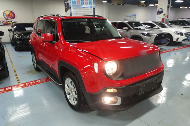 Used Jeep Renegade 2017 180T Automatic High-Energy Version Front Right 45 Deg