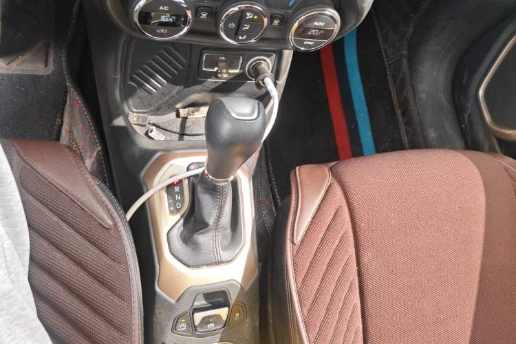 Used Jeep Renegade 2017 180T Automatic Jingneng Edition Gear Lever