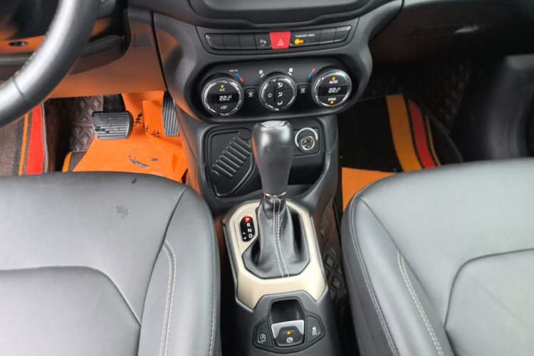 Used Jeep Renegade 2017 180T Automatic Smart Convertible Edition Gear Lever