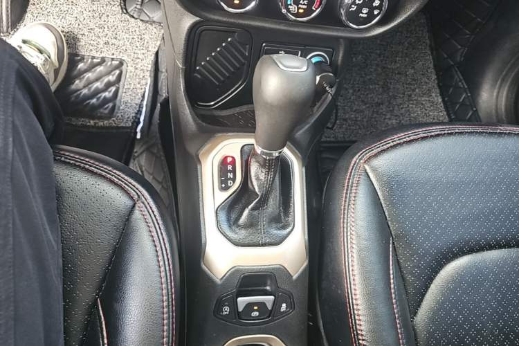 Used Jeep Renegade 2017 180T Automatic High-Energy Version Gear Lever