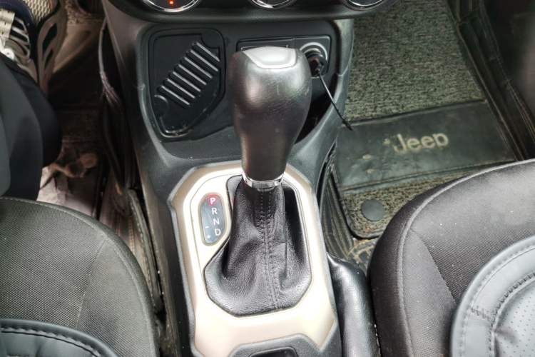 Used Jeep Renegade 2017 180T Automatic Jingneng Edition Gear Lever