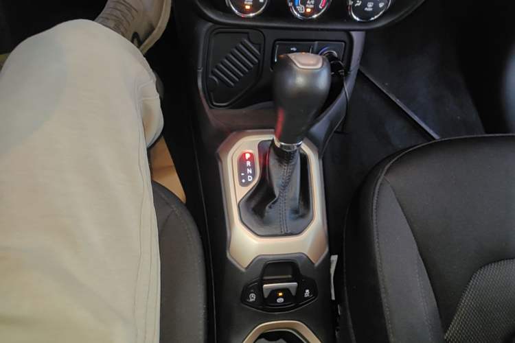 Used Jeep Renegade 2017 180T Automatic High-Energy Version Gear Lever