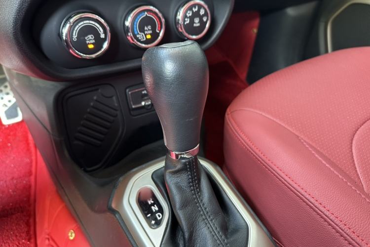 Used Jeep Renegade 2017 180T Automatic High-Energy Version Gear Lever