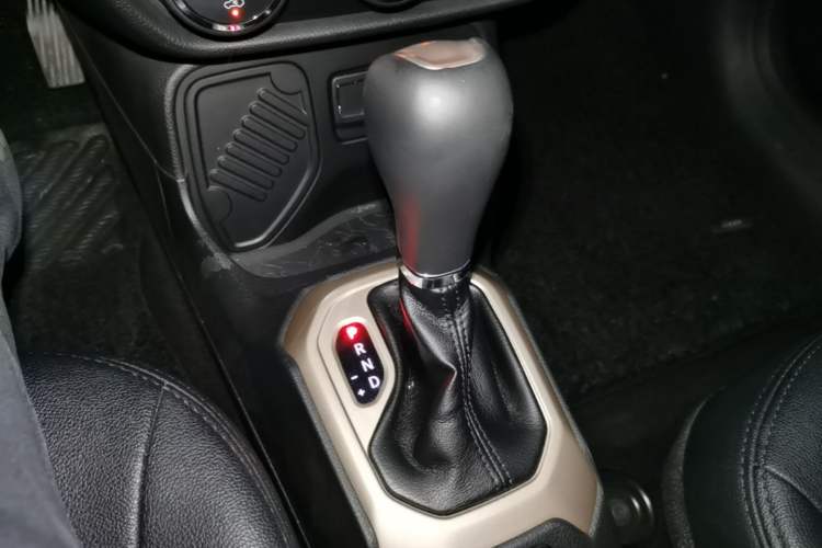 Used Jeep Renegade 2017 180T Automatic Jingneng Edition Gear Lever