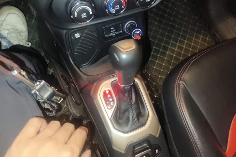 Used Jeep Renegade 2017 180T Automatic High-Energy Version Gear Lever
