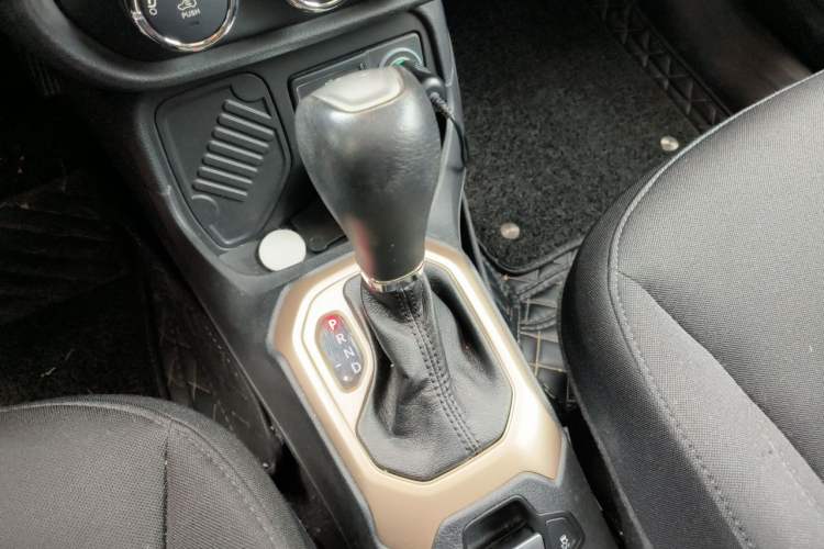 Used Jeep Renegade 2017 180T Automatic High-Energy Version Gear Lever