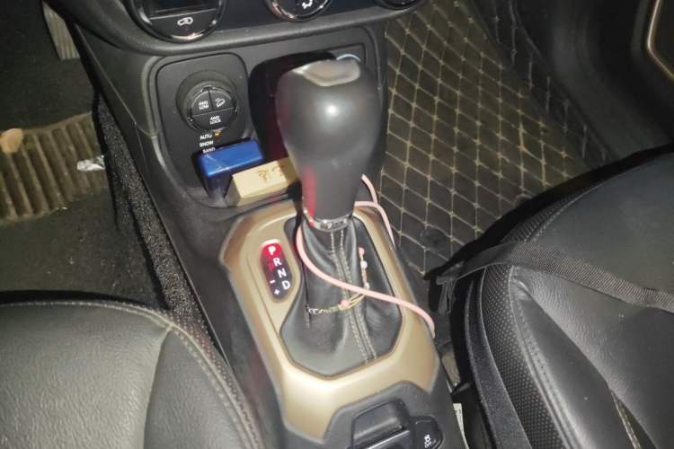 Used Jeep Renegade 2017 180TS Automatic All-Wheel Drive Versatile Edition Gear Lever