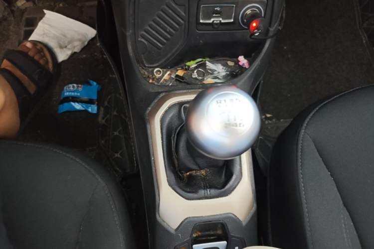 Used Jeep Renegade 2017 180T Manual Kinetic Edition Gear Lever
