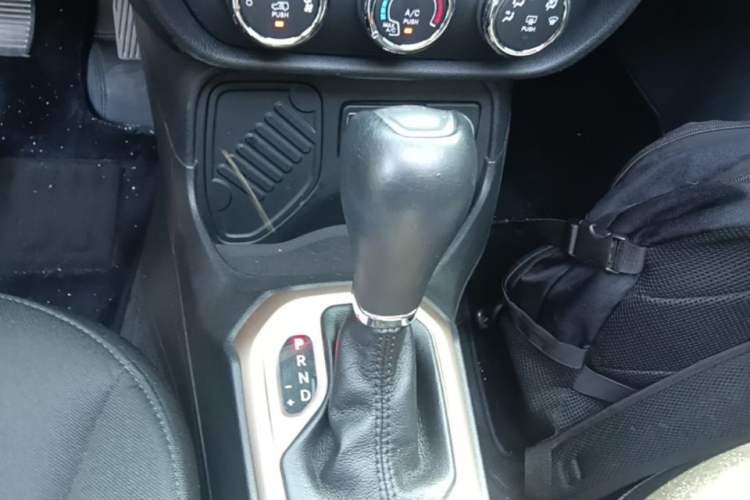 Used Jeep Renegade 2017 180T Automatic High-Energy Version Gear Lever