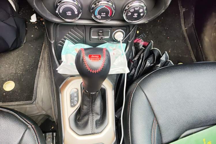 Used Jeep Renegade 2017 180T Automatic High-Energy Version Gear Lever