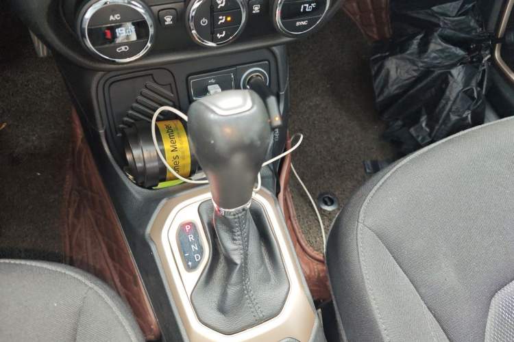 Used Jeep Renegade 2017 180T Automatic Jingneng Edition Gear Lever